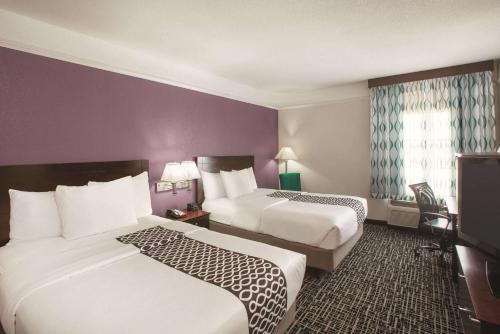 La Quinta by Wyndham Mansfield TX Room Type - Deluxe Queen Room with Two Queen Beds