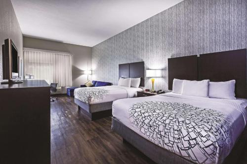 La Quinta by Wyndham Palestine - image 9