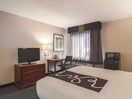 La Quinta by Wyndham Miami Airport East - image 12