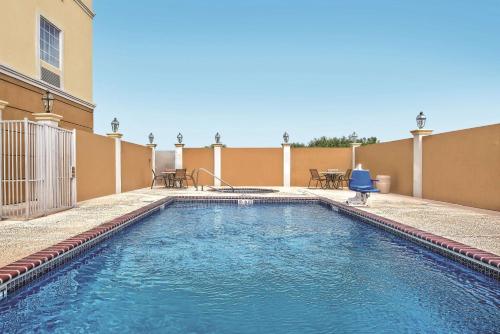 La Quinta by Wyndham Mercedes - image 4