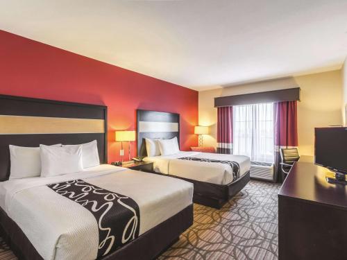La Quinta Inn & Suites by Wyndham Fargo Medical Center - main image