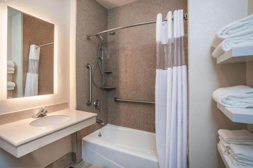 La Quinta by Wyndham Dublin - Pleasanton - image 2