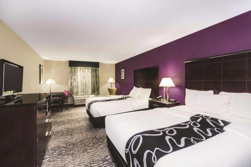 La Quinta by Wyndham Louisville - image 8