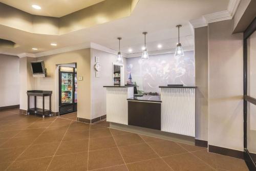 La Quinta Inn & Suites by Wyndham Louisville East