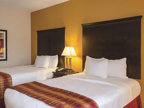2 double beds