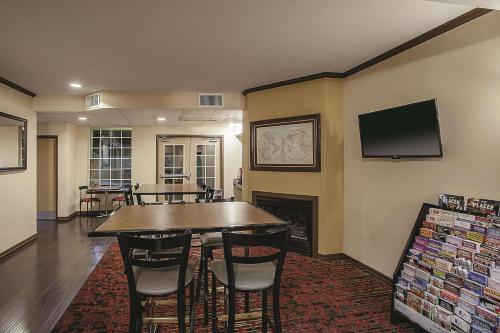 Restaurant, La Quinta Inn & Suites by Wyndham Davis in Davis (CA)