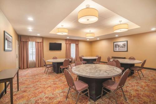 La Quinta Inn & Suites by Wyndham Smyrna Tennessee - Nashville