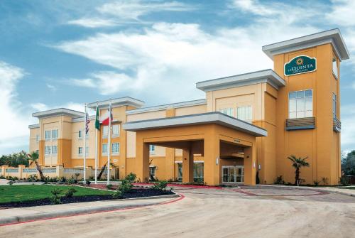 La Quinta Inn & Suites by Wyndham Cotulla