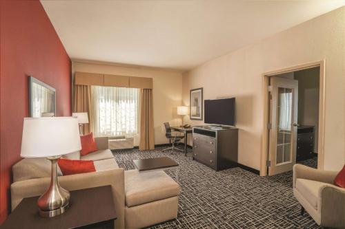 La Quinta Inn & Suites by Wyndham Smyrna Tennessee - Nashville