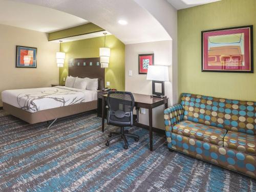 La Quinta by Wyndham Dallas Grand Prairie South - image 6
