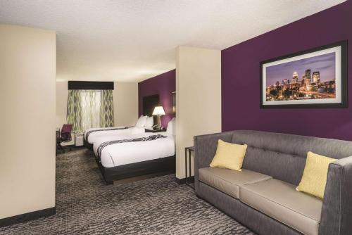 La Quinta Inn & Suites by Wyndham Louisville East