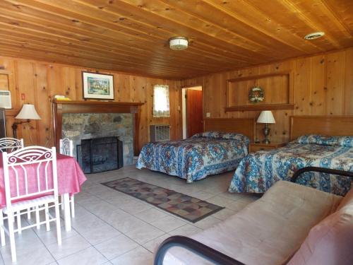 Queen Room with Three Queen Beds