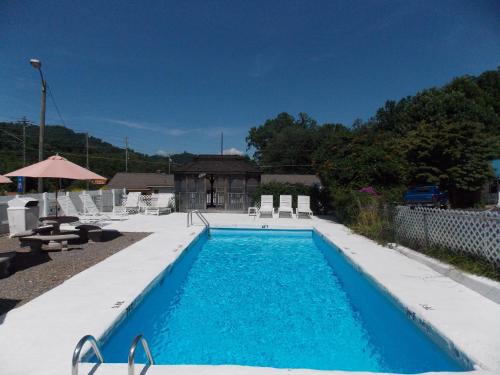 Clarketon Motel - Maggie Valley - 수영장