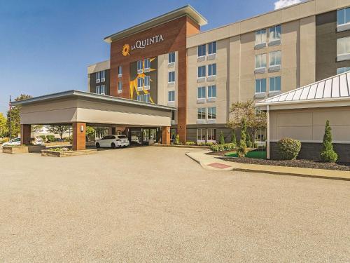 La Quinta by Wyndham Cleveland Airport West