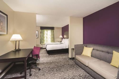 La Quinta Inn & Suites by Wyndham Louisville East