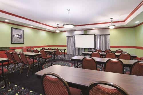 La Quinta Inn & Suites by Wyndham South Dallas - Hutchins in Hutchins, USA