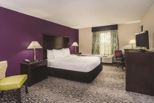 La Quinta Inn & Suites by Wyndham Louisville East