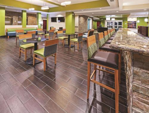 La Quinta Inn & Suites by Wyndham Houston Willowbrook