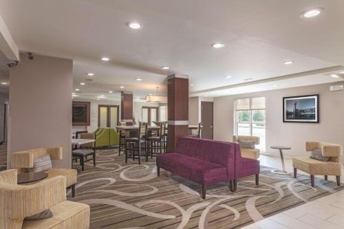 La Quinta Inn & Suites by Wyndham Knoxville North I-75