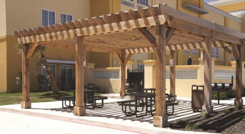 Hotelli välisilme, La Quinta Inn & Suites by Wyndham Cotulla in Cotulla (TX)