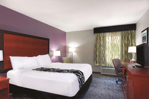 諾克斯維爾北I-75溫德姆拉昆塔套房酒店 (La Quinta Inn & Suites by Wyndham Knoxville North I-75) in 佩奇