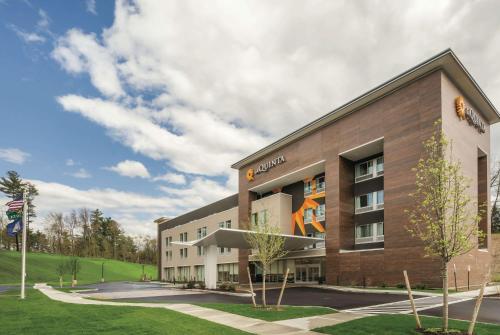 La Quinta Inn & Suites by Wyndham Clifton Park Saratoga Area 1749 Route 9 · Halfmoon