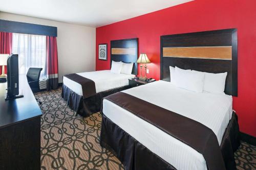2 queen beds