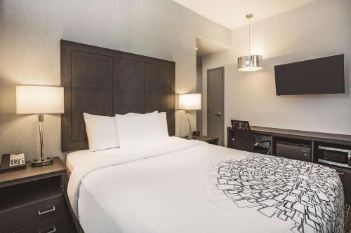 La Quinta by Wyndham Baltimore Downtown - image 8