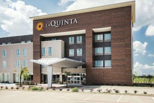 La Quinta by Wyndham Dallas Plano - The Colony in The Colony, USA
