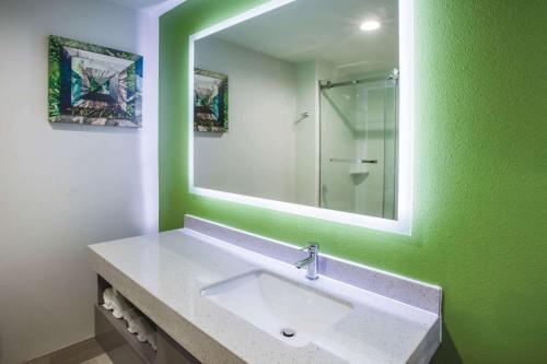 La Quinta by Wyndham Owasso - image 8