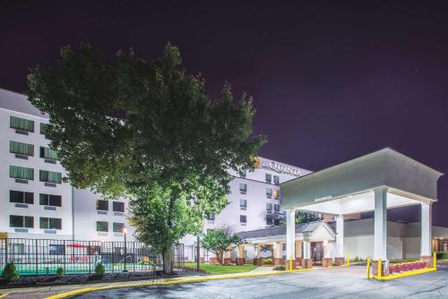 La Quinta Inn & Suites by Wyndham DC Metro Capital Beltway in Capitol Heights, USA