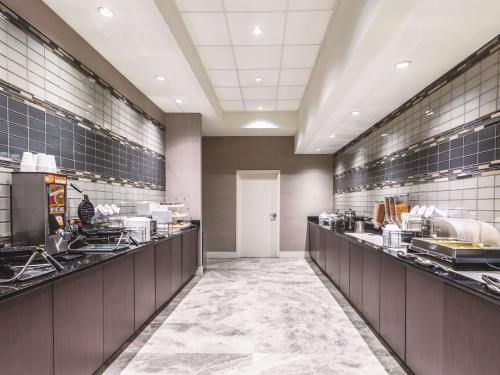 La Quinta Inn Suites By Wyndham Cincinnati Sharonville In Oh - 