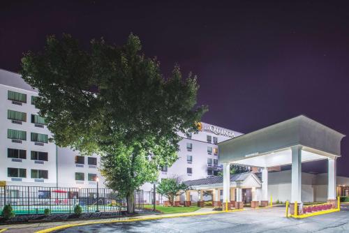 La Quinta Inn & Suites by Wyndham DC Metro Capital Beltway in Capitol Heights, USA