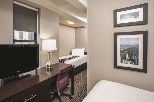 La Quinta Inn & Suites by Wyndham New York City Central Park