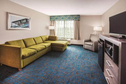 One-Bedroom King Suite - Non-Smoking