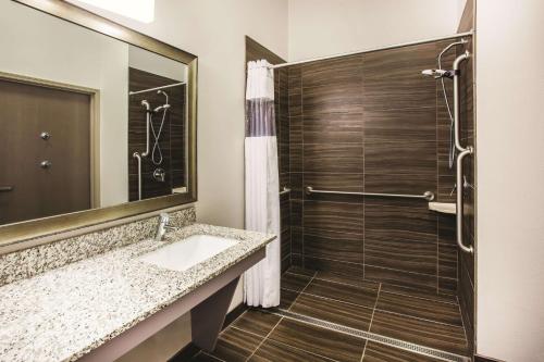 Queen Room with Two Queen Beds - Disability Access