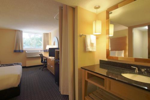 La Quinta Inn & Suites Deerfield Beach I-95