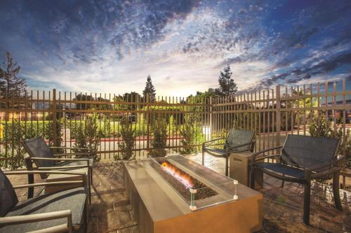 Facilities, La Quinta Inn & Suites by Wyndham Morgan Hill-San Jose South in Morgan Hill (CA)
