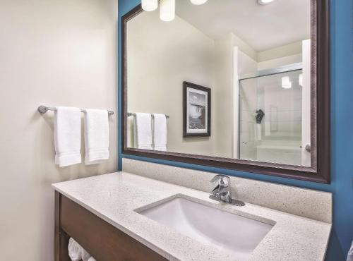 La Quinta by Wyndham Niagara Falls in Niagara Falls, USA