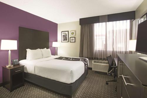 1 queen bed