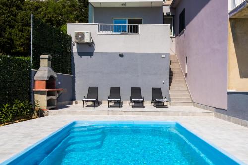 Holiday Home 2M with pool