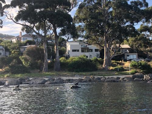 Beachside Taroona with Spa