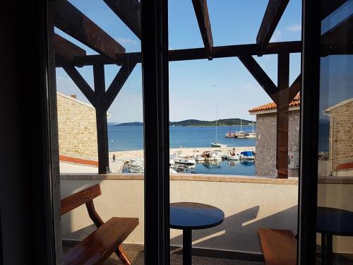  Apartment 4+2 seafront, Unterkunft in Vodice