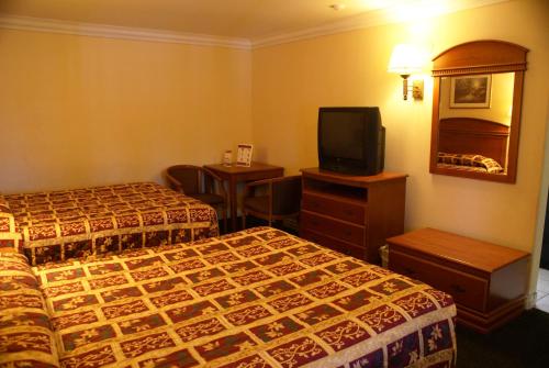 Standard Queen Room with Two Queen Beds