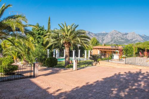 Alzina Villa 5 bedrooms with pool in Sa Coma Bunyola at the foot of the Sierra de Tramuntana but close to Palma