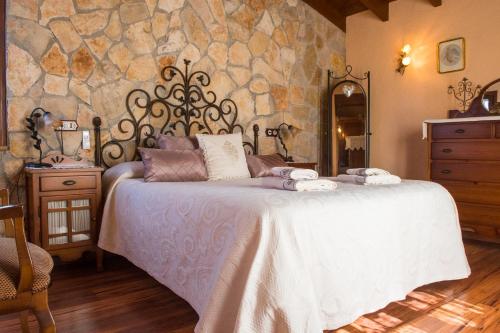 Alzina Villa 5 bedrooms with pool in Sa Coma Bunyola at the foot of the Sierra de Tramuntana but close to Palma