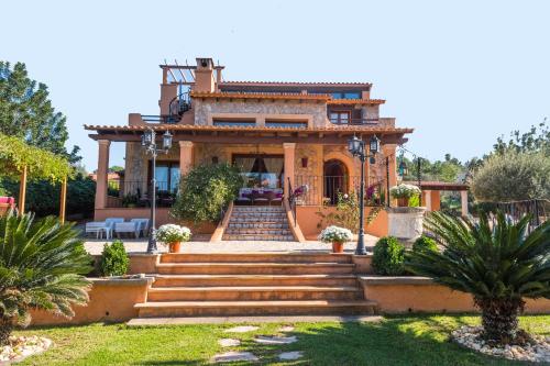 Alzina Villa 5 bedrooms with pool in Sa Coma Bunyola at the foot of the Sierra de Tramuntana but close to Palma