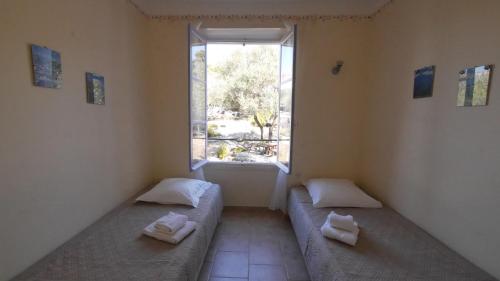 Les Figuiers - Tap to explore photos