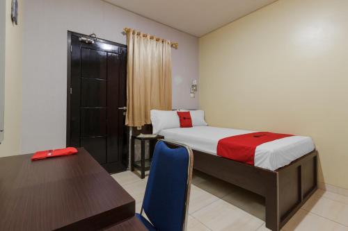 RedDoorz Plus near Pantai Malalayang Manado