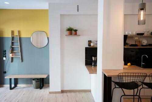 Modern 2bed 2bath Loft in Acropolis area - image 15